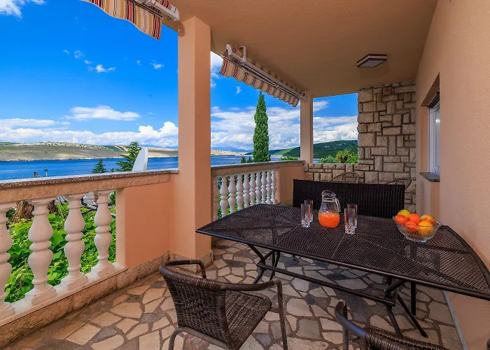 Nur 100 Meter Zur Kristallklaren Adria Daire Jadranovo