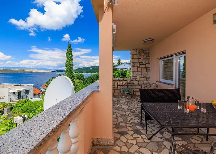 Nur 100 Meter Zur Kristallklaren Adria Jadranovo